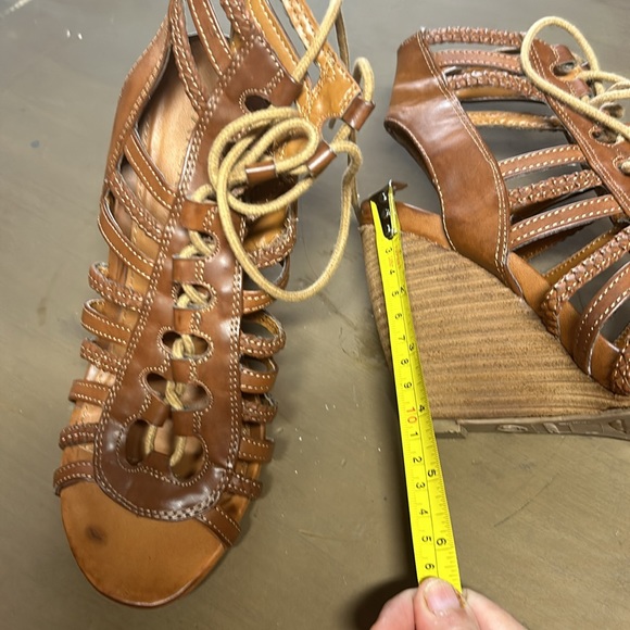 Baker tan Wedge heels 7 - Picture 3 of 4